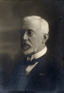 103909 Portret van Antoon Averkamp, geboren Willige Langerak 18 februari 1861, directeur van het Conservatorium der ...